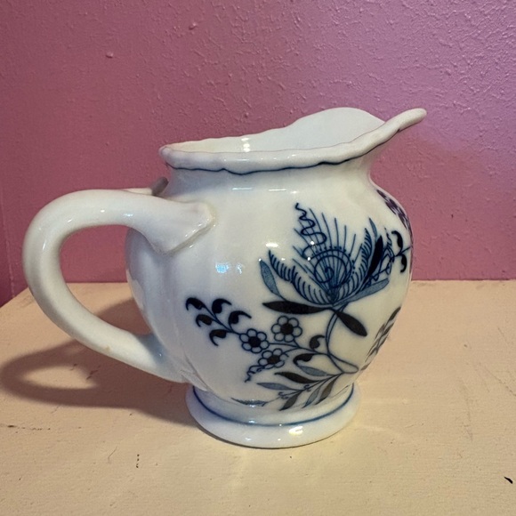 Vintage GUC * Blue Danube White Floral Print Ceramic Creamer Pitcher Retro Find - Picture 4 of 7
